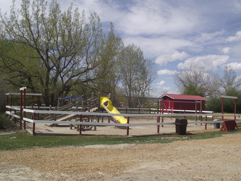 Dinosaur Trail RV Resort&Cabins Drumheller Exterior foto